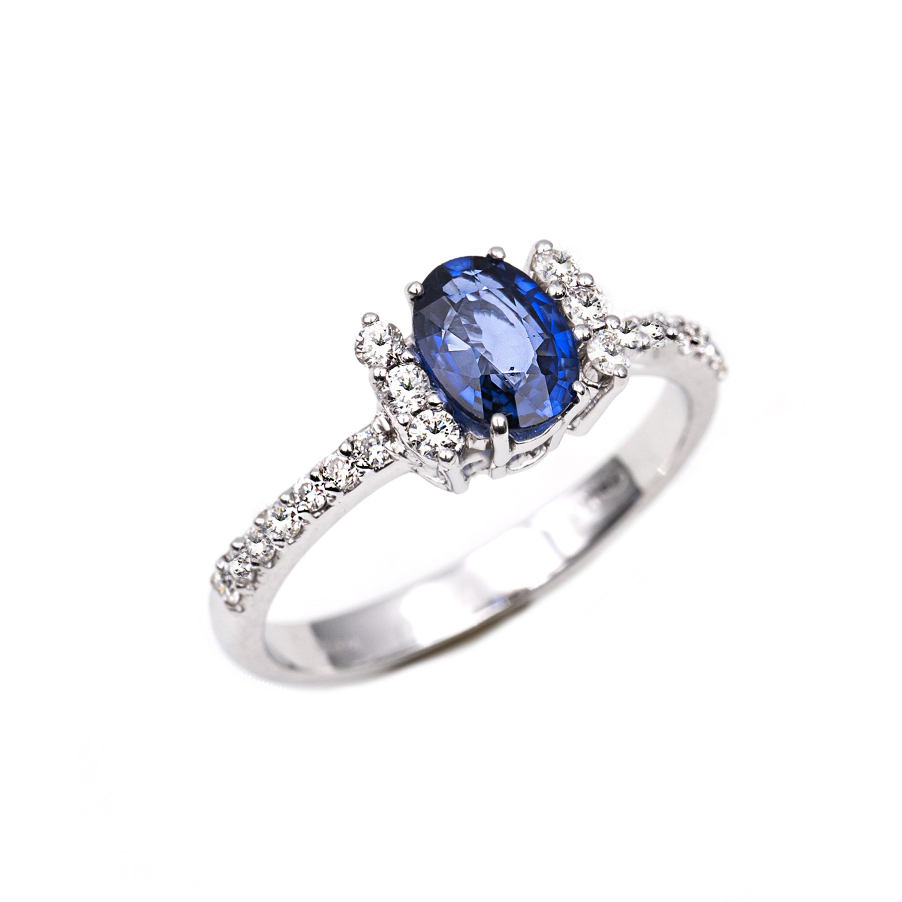 Anello in Oro Bianco con Zaffiro Naturale e Diamanti