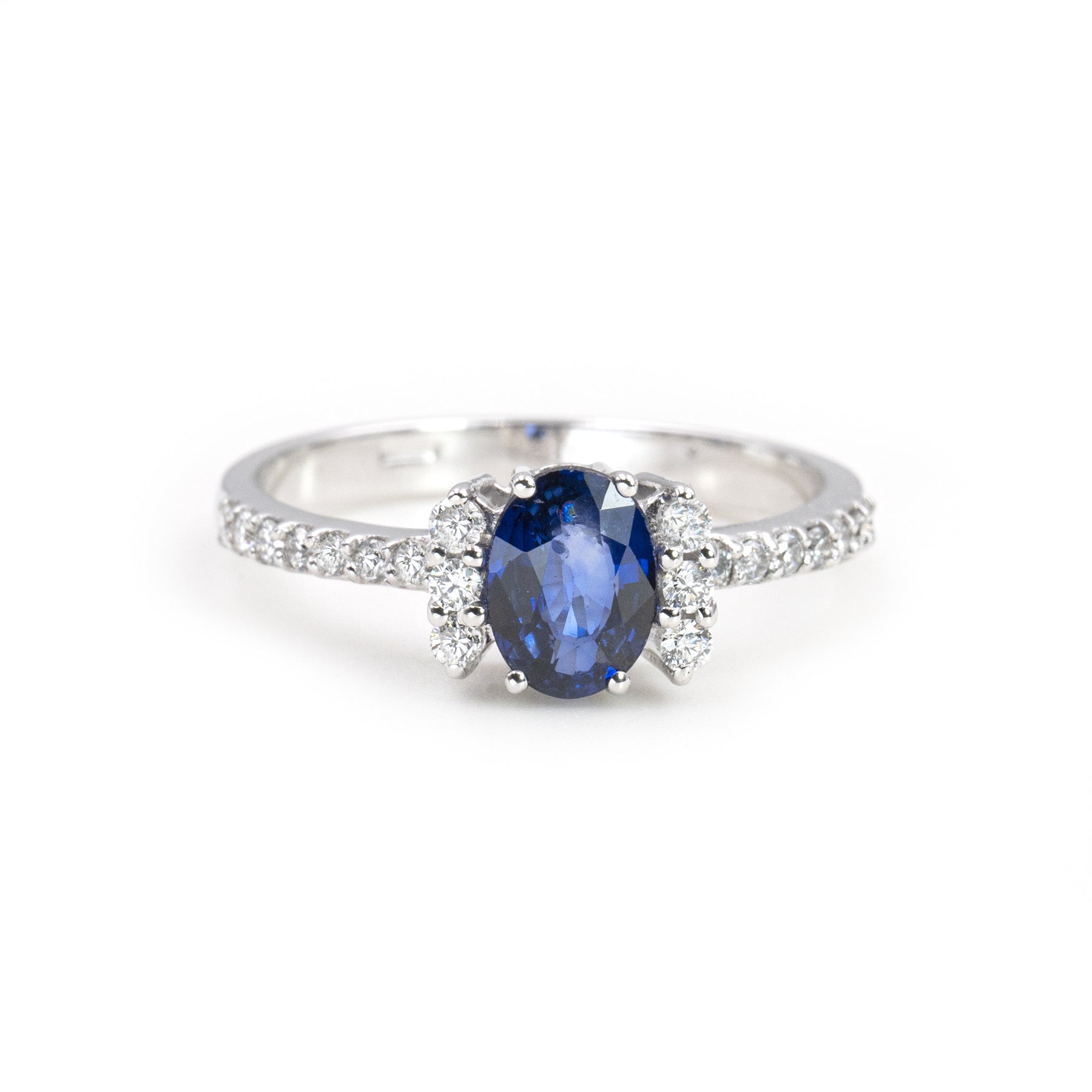 Anello in Oro Bianco con Zaffiro Naturale e Diamanti