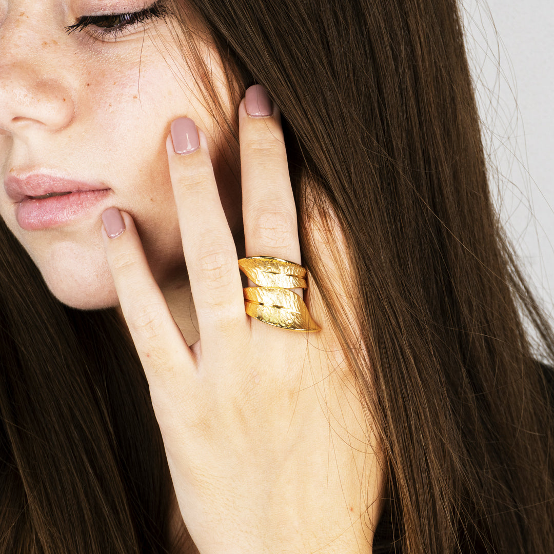 Anello Foglia contrarie' in Argento 925 con Placcatura Oro Giallo 18k –