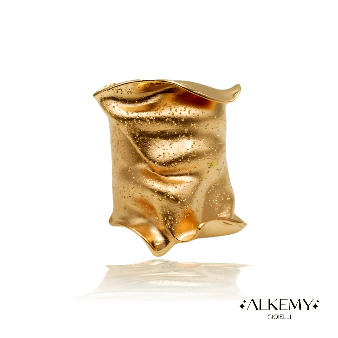 Anello Fascia in Argento 925 con Placcatura Oro Giallo 18k – Finitura Sabbiata e Brillantata