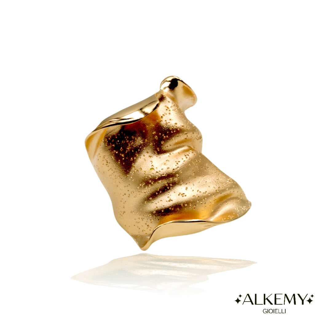 Anello Fascia in Argento 925 con Placcatura Oro Giallo 18k – Finitura Sabbiata e Brillantata