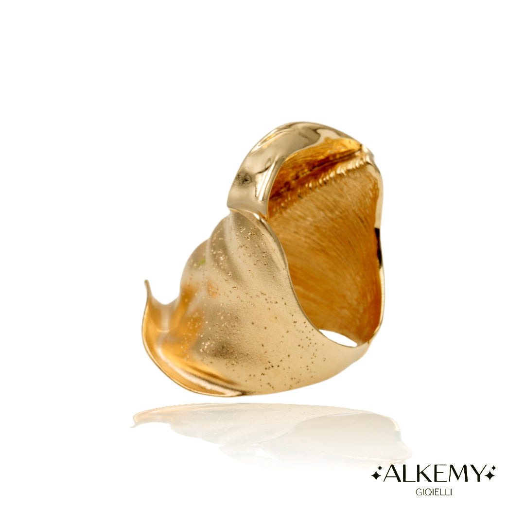 Anello Fascia in Argento 925 con Placcatura Oro Giallo 18k – Finitura Sabbiata e Brillantata