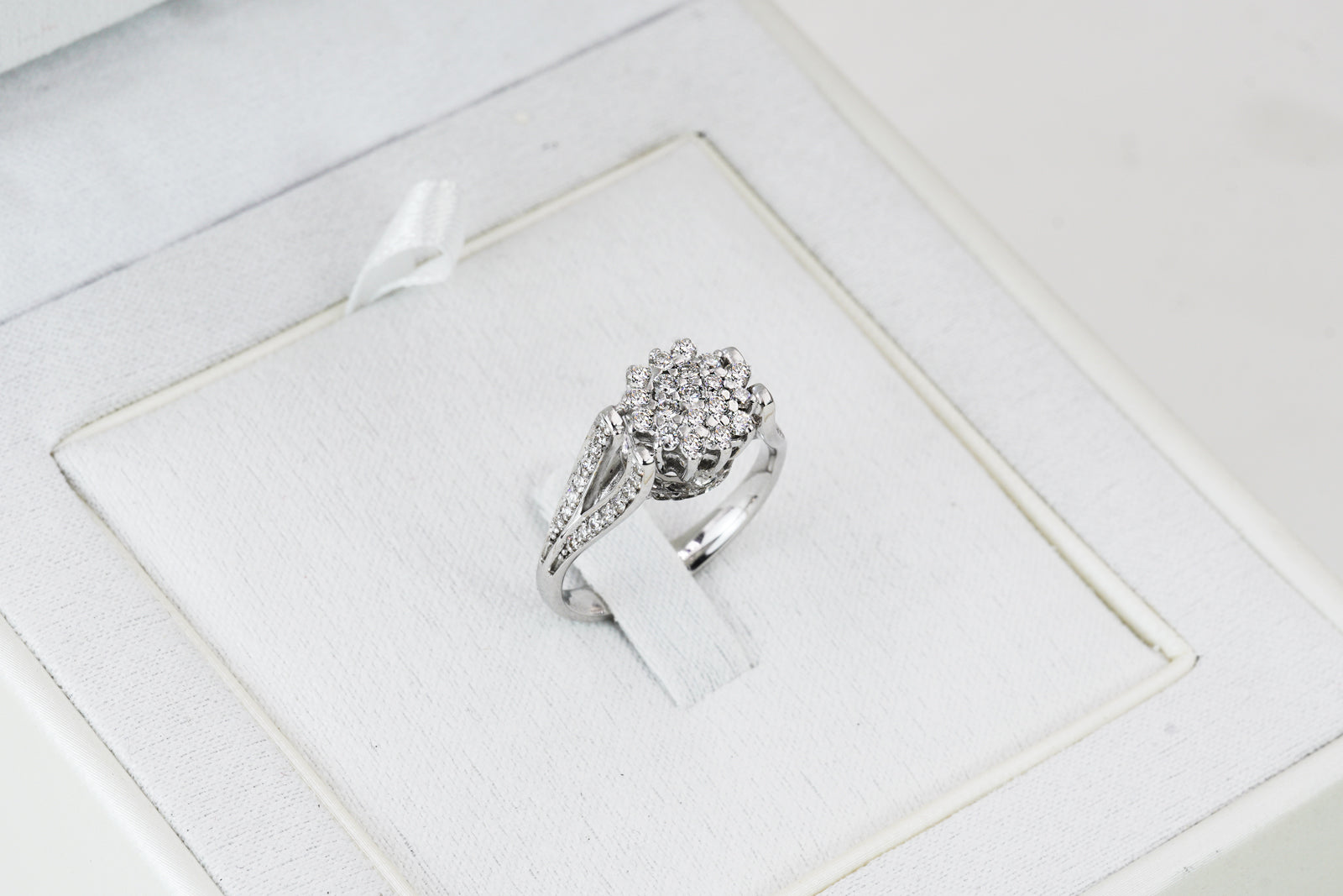 Anello Oro Bianco 18K Pave' Diamanti Ct 1.28