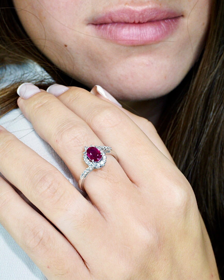 Anello in Oro Bianco con Rubino Naturale e Diamanti