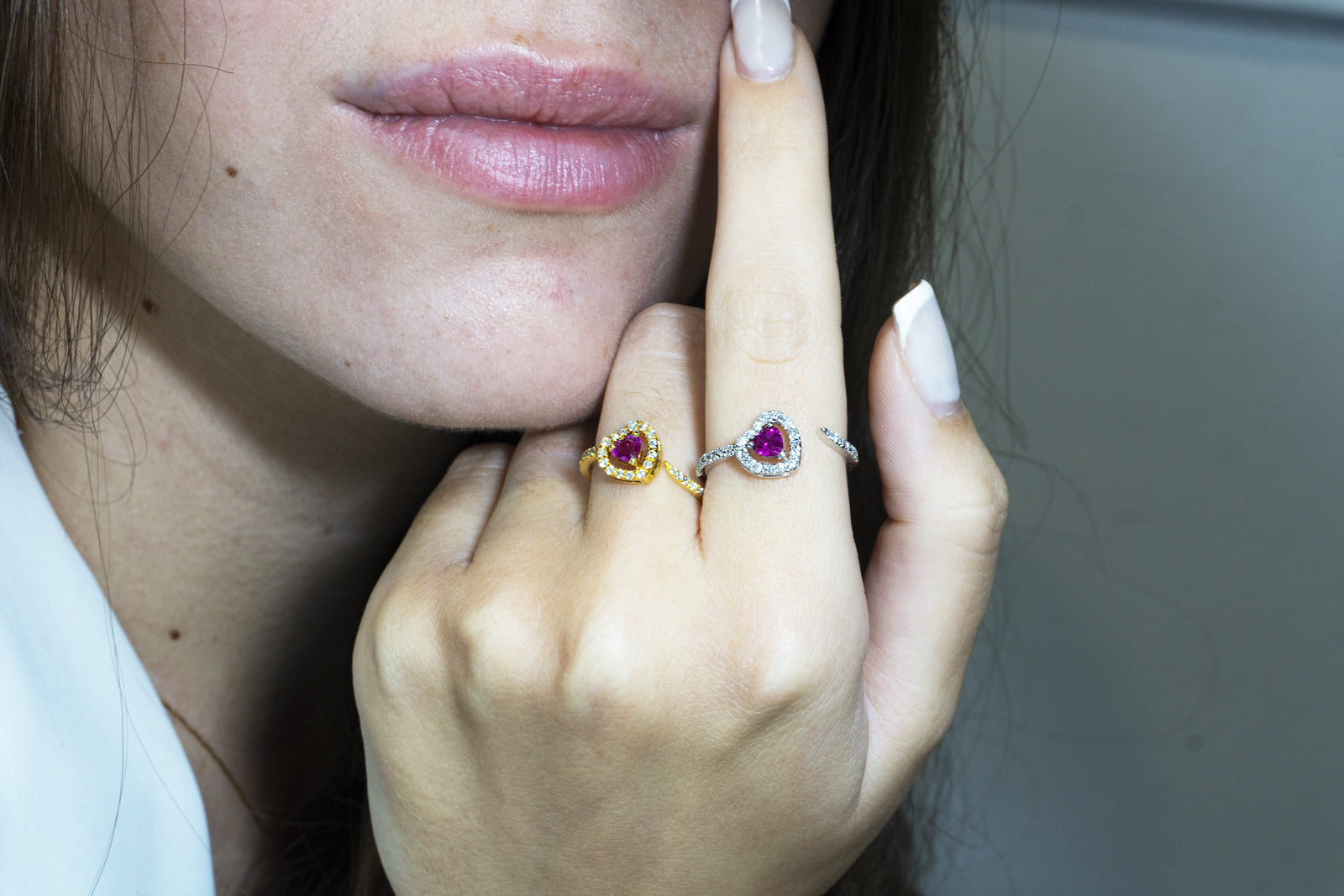 Anello Oro Giallo con Rubino Cuore e Diamanti