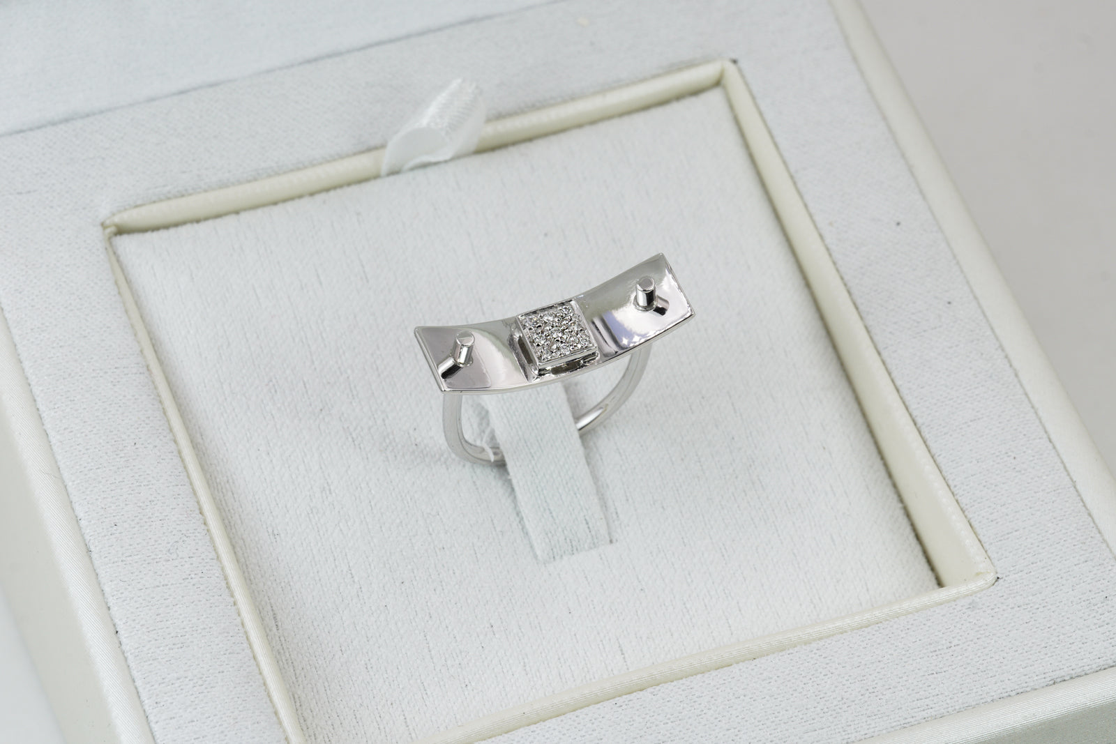 Anello Estro in Oro Bianco 18K con Pave' Diamanti