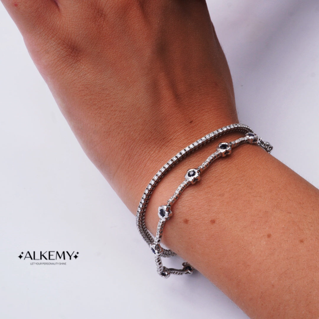 Bracciale Fiore in Oro Bianco 18K con Diamanti e Zaffiri Naturali