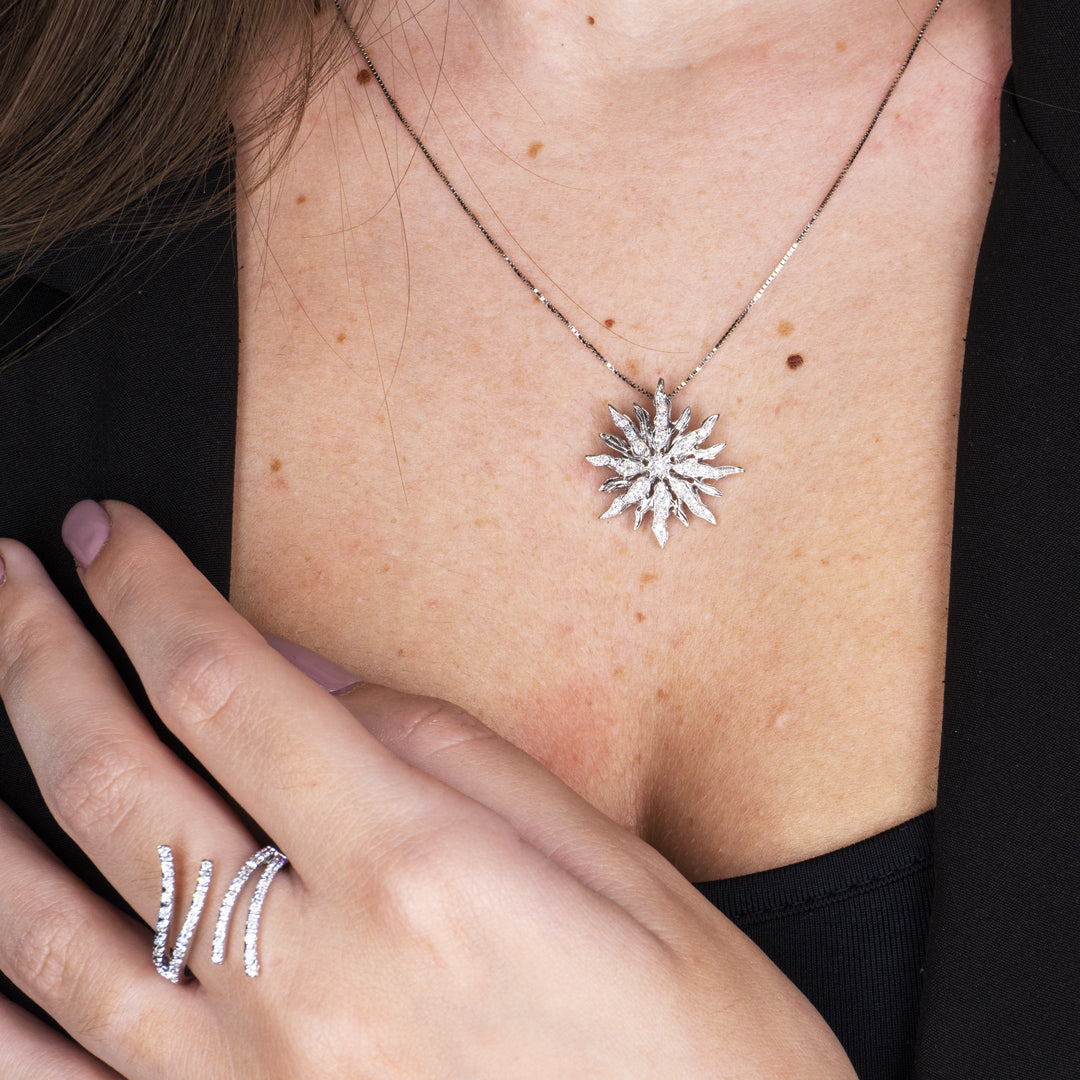 Collana con Ciondolo Sole in Oro Bianco 18K con Diamanti