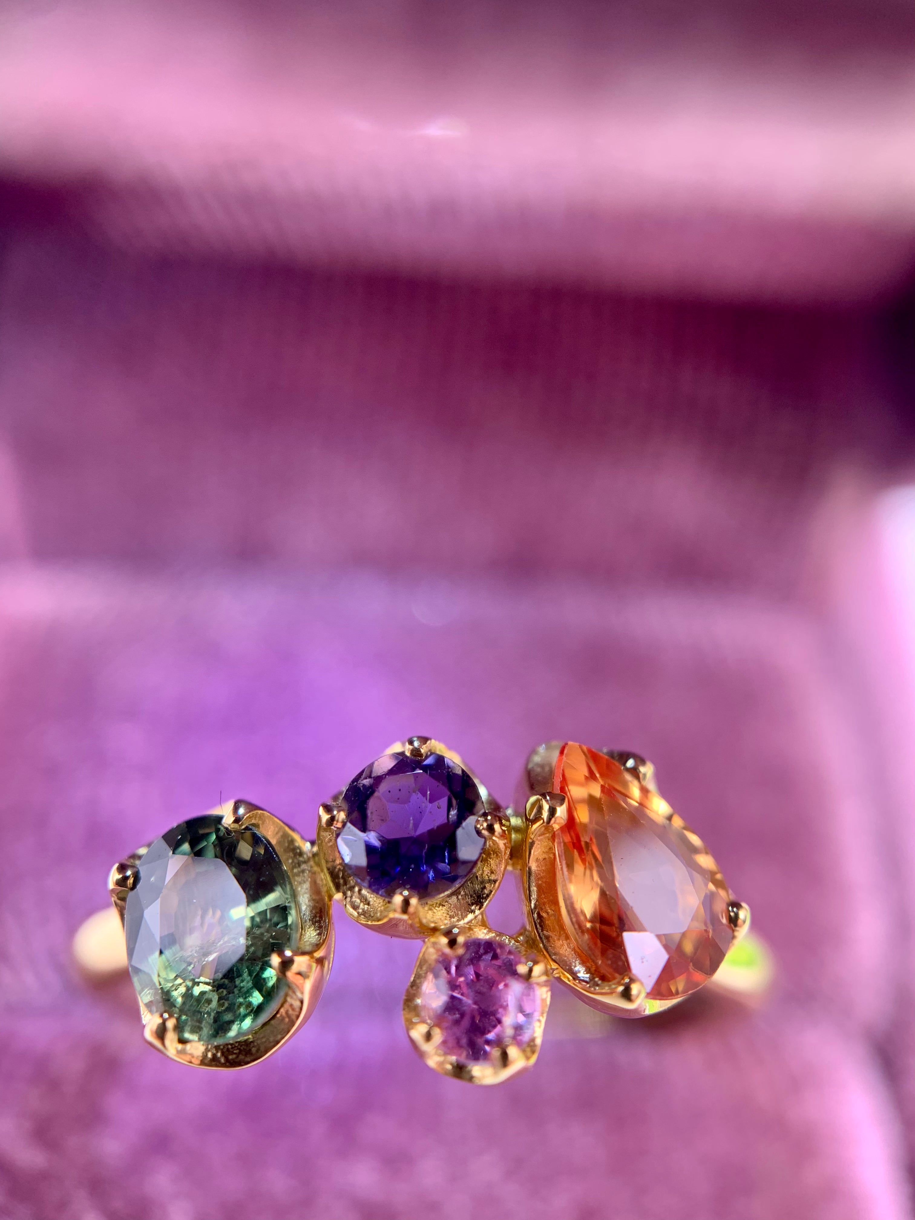 Anello “Bouquet Primula" in Oro Giallo 18k con Zaffiri Naturali