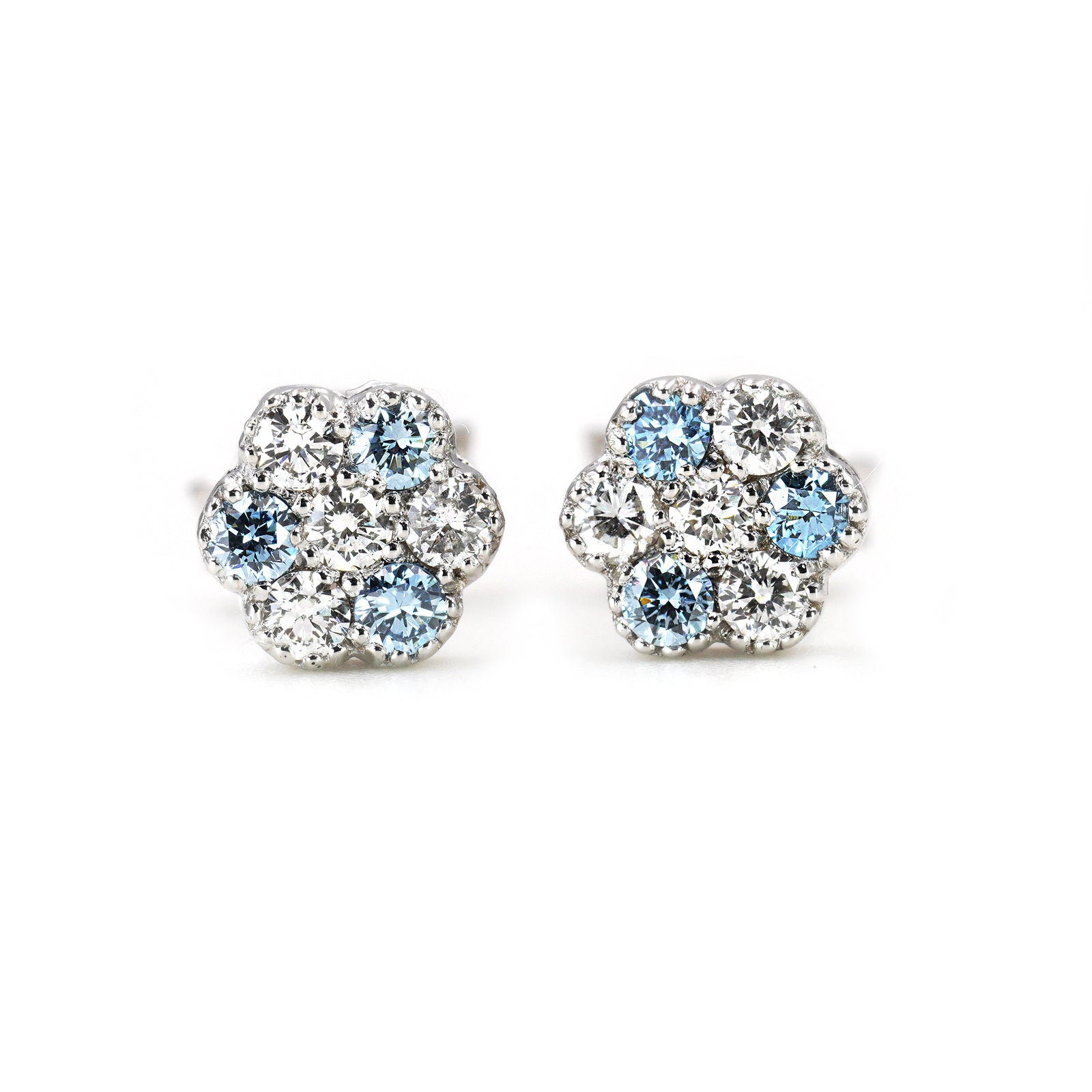 Orecchini a Fiore in Oro 18 kt con Diamanti Naturali Bianchi e Azzurri