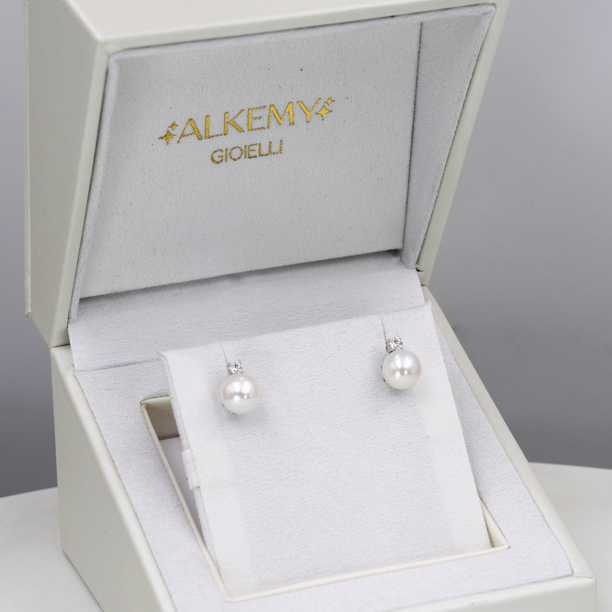 Orecchini Perla in Oro 18K con Diamanti