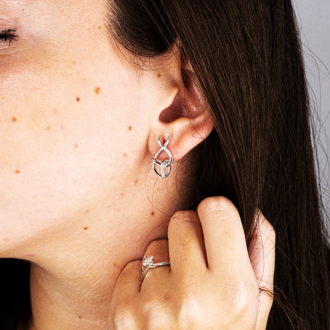 Orecchini Intreccio in Oro 18K con Diamanti