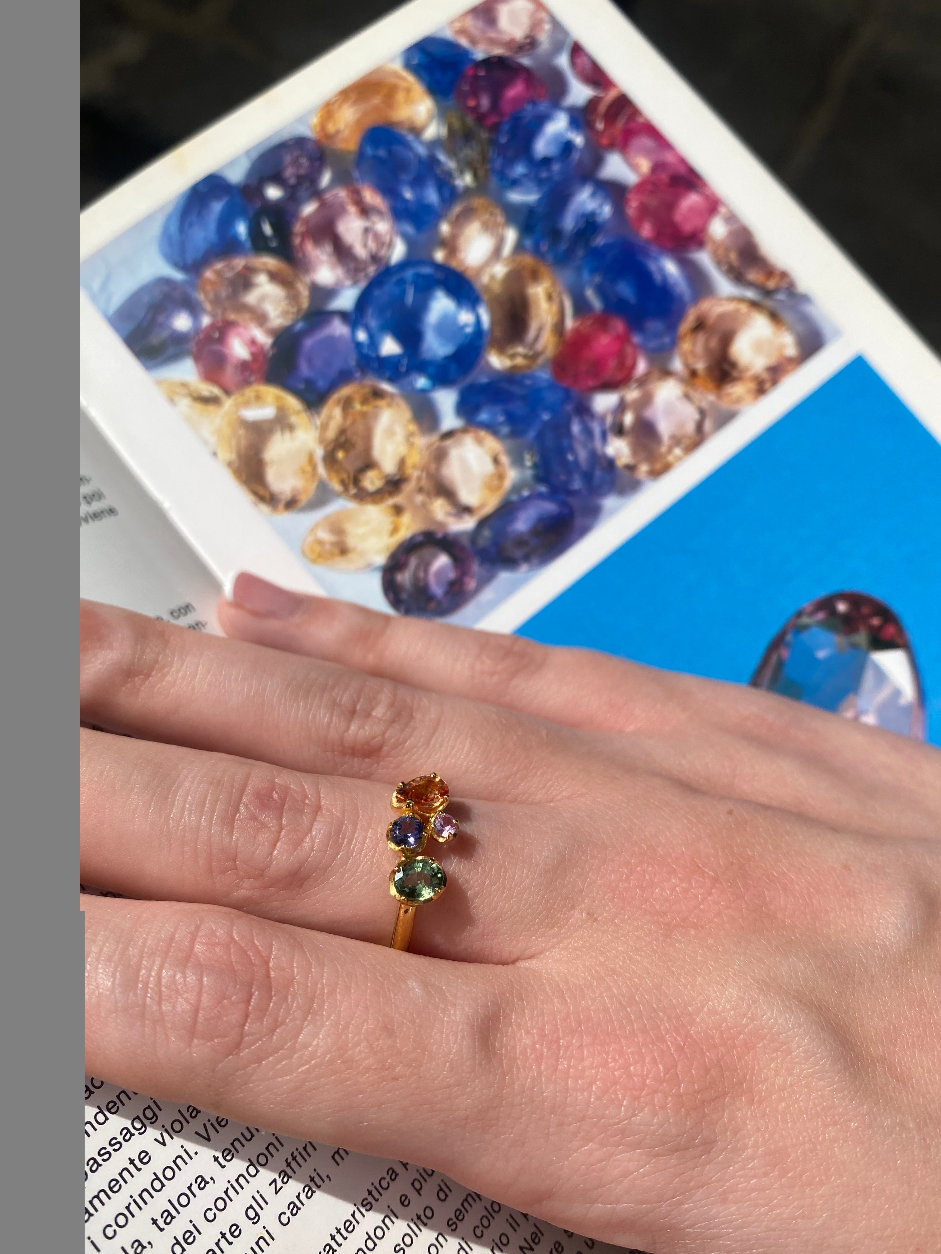 Anello “Bouquet Primula" in Oro Giallo 18k con Zaffiri Naturali