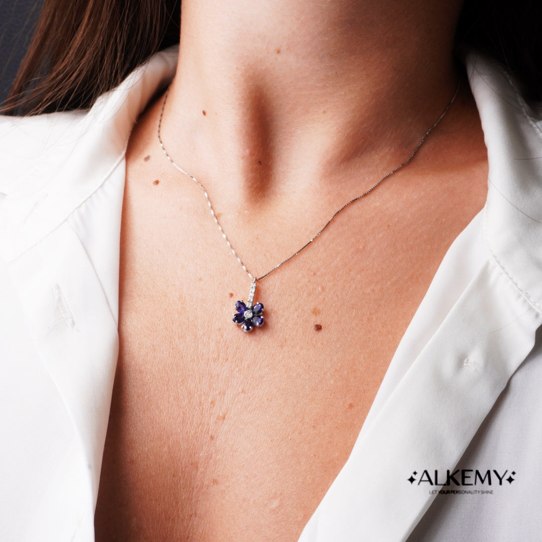 Collana Fiore in Oro Bianco 18K con Zaffiri e Diamanti Naturali