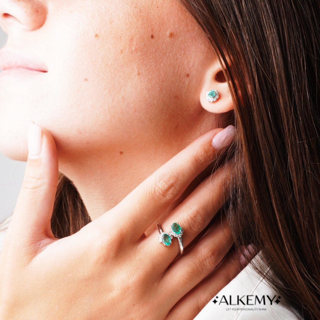 Anello contrarie' in Oro Bianco 18K con Smeraldi e Diamanti Naturali