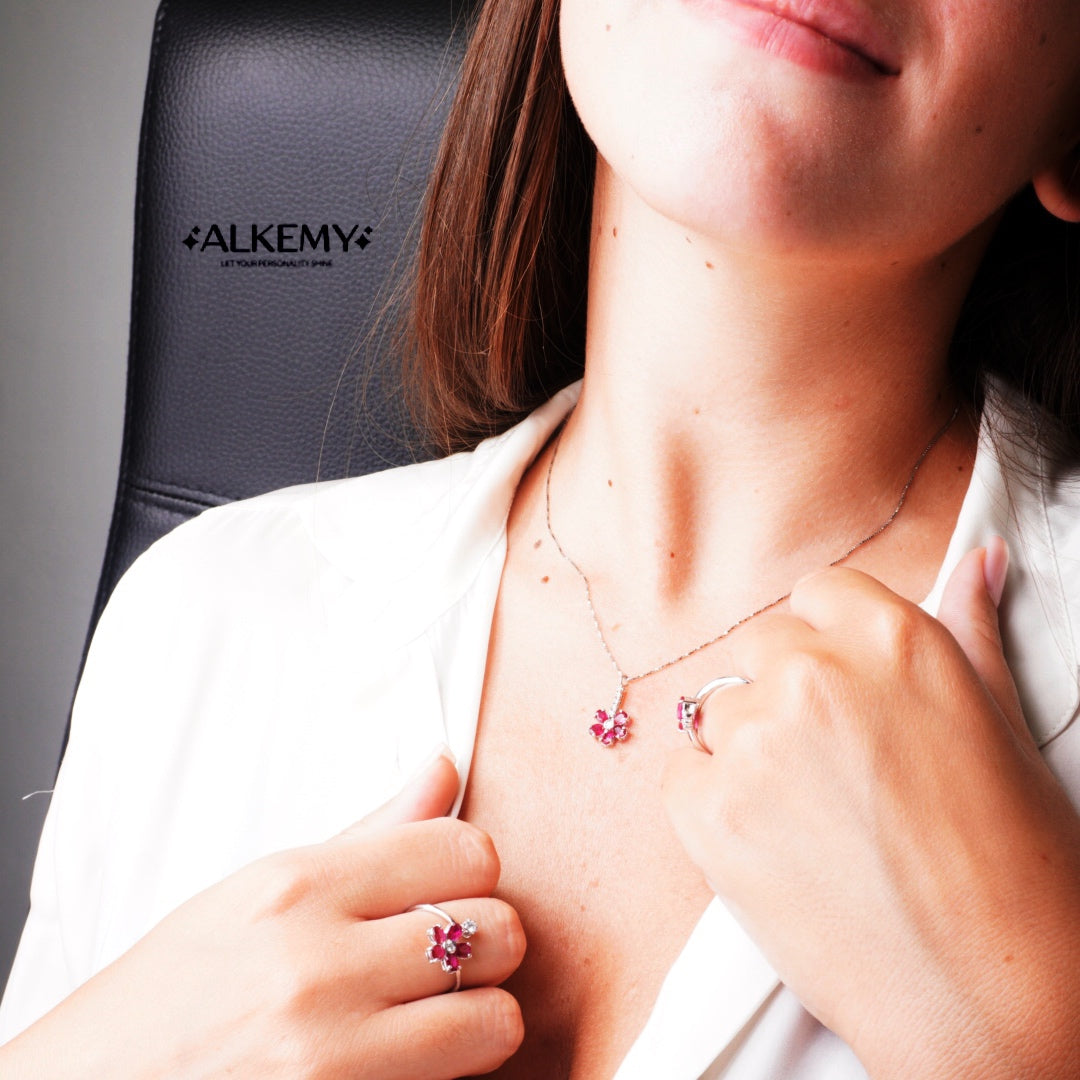 Collana Fiore in Oro Bianco 18K con Rubini e Diamanti Naturali