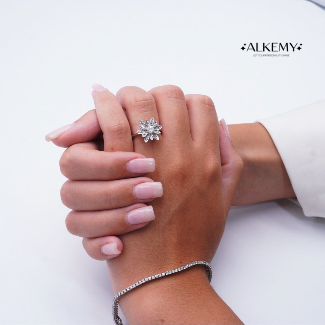 Anello in Oro 18K con Diamanti – Intramontabile