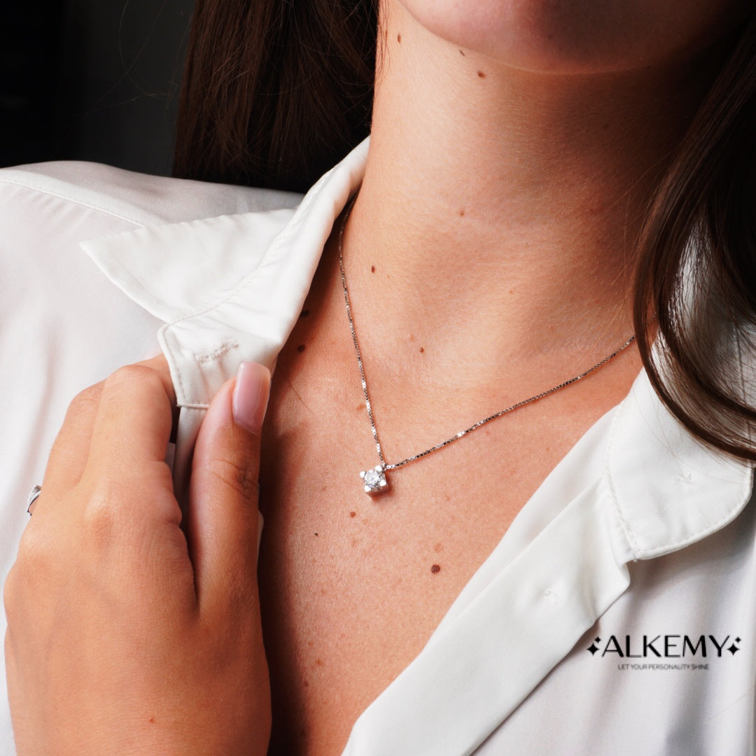Collana Punto Luce in Oro Bianco 18K con Diamante Naturale Ct 0,50