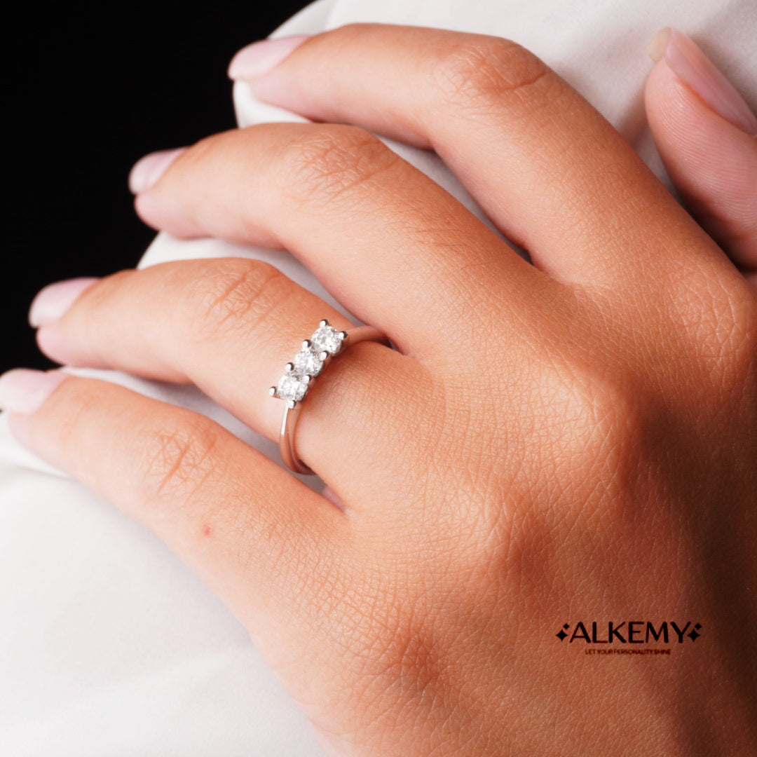 Anello Trilogy Donna in Oro 18K con Diamanti Naturali ct 0.36
