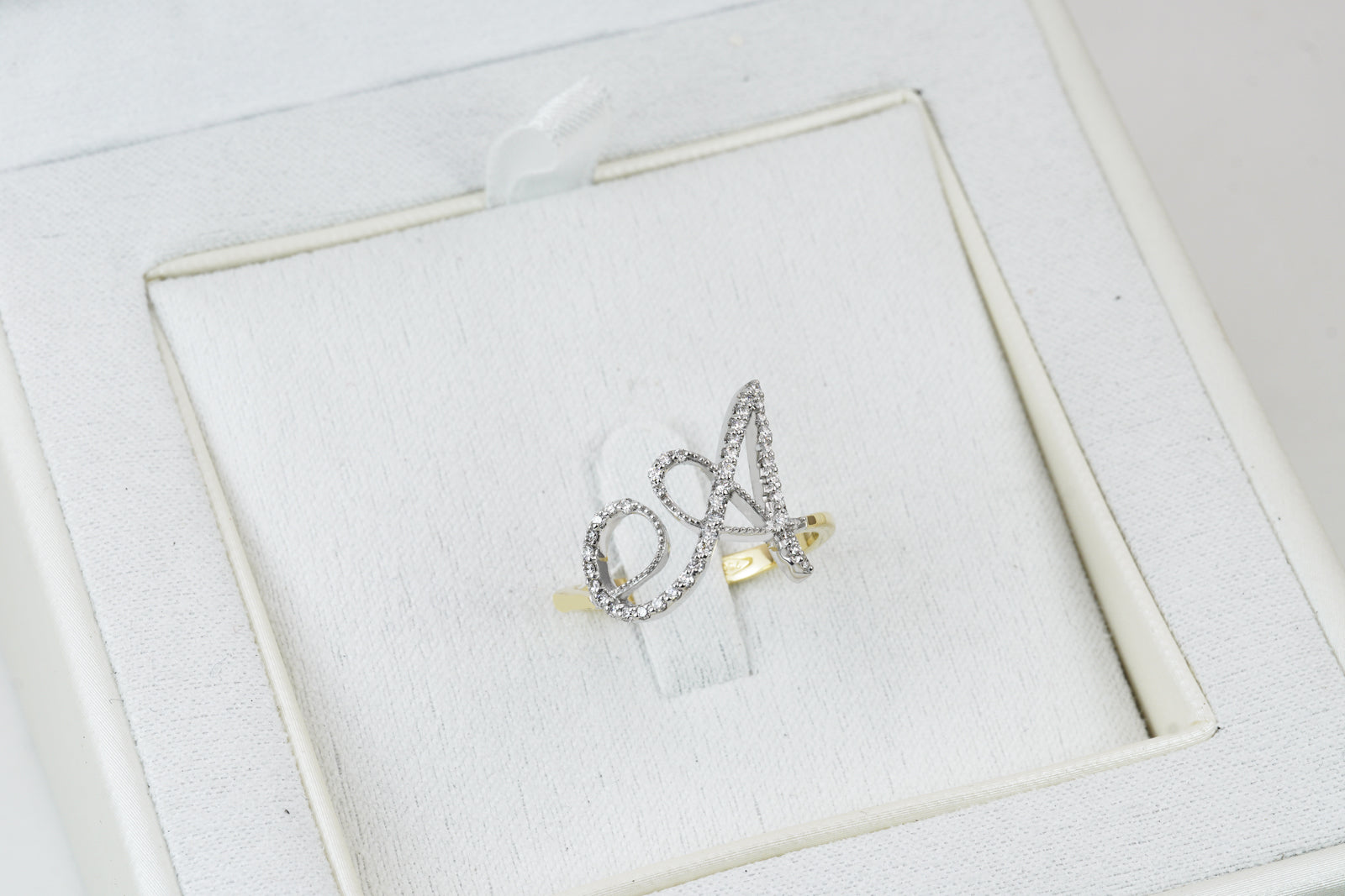 Anello ”INITIALIS" Lettera A Oro e Diamanti