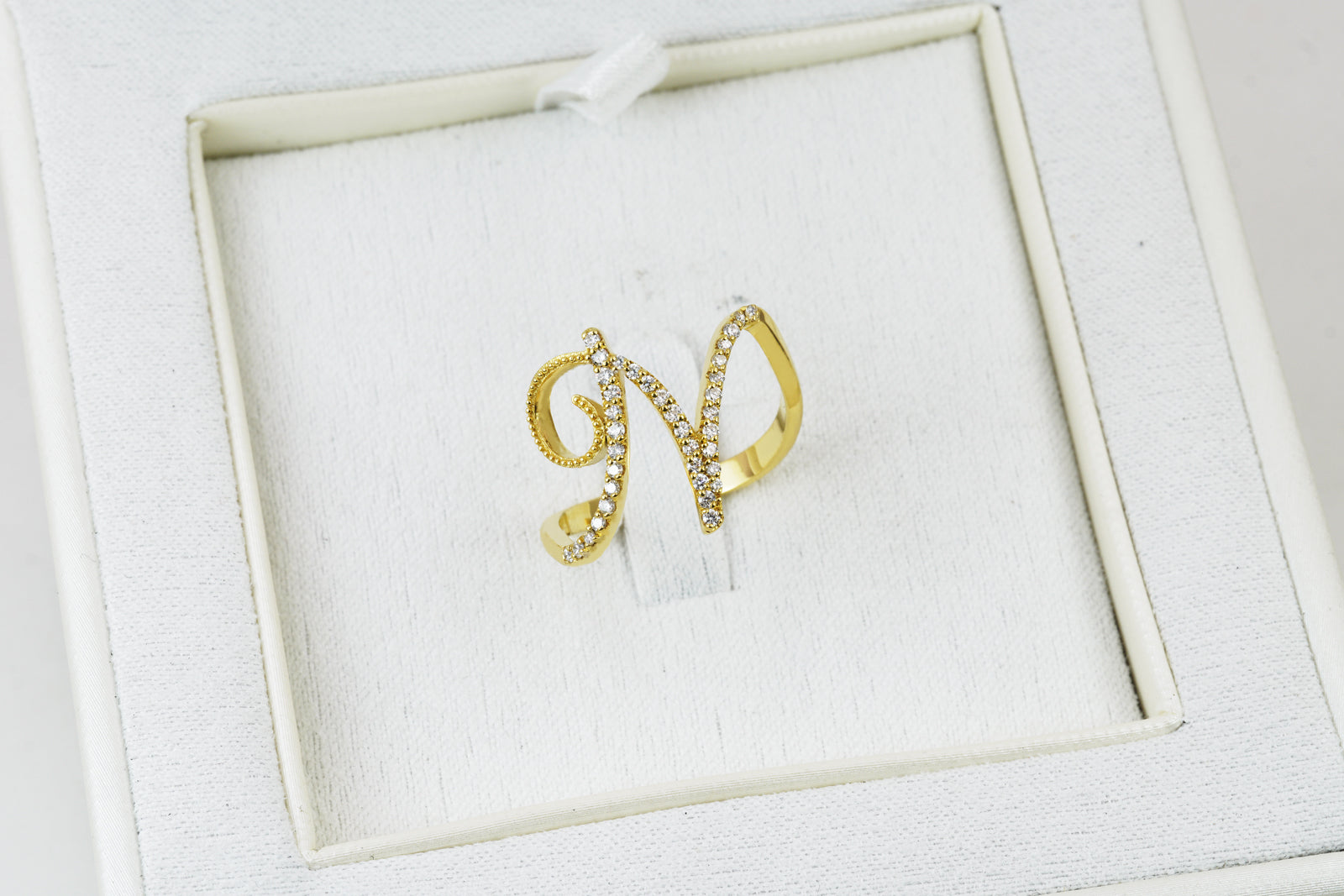 Anello ”INITIALIS" Lettera N Oro e Diamanti