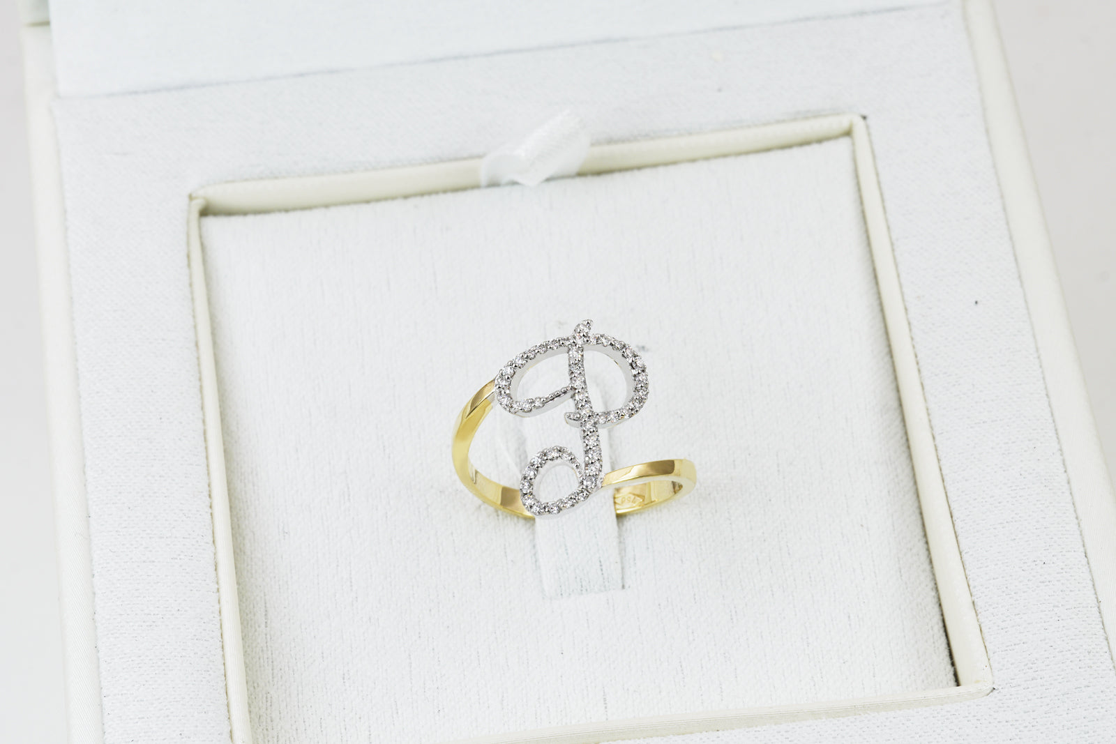 Anello ”INITIALIS" Lettera P Oro e Diamanti