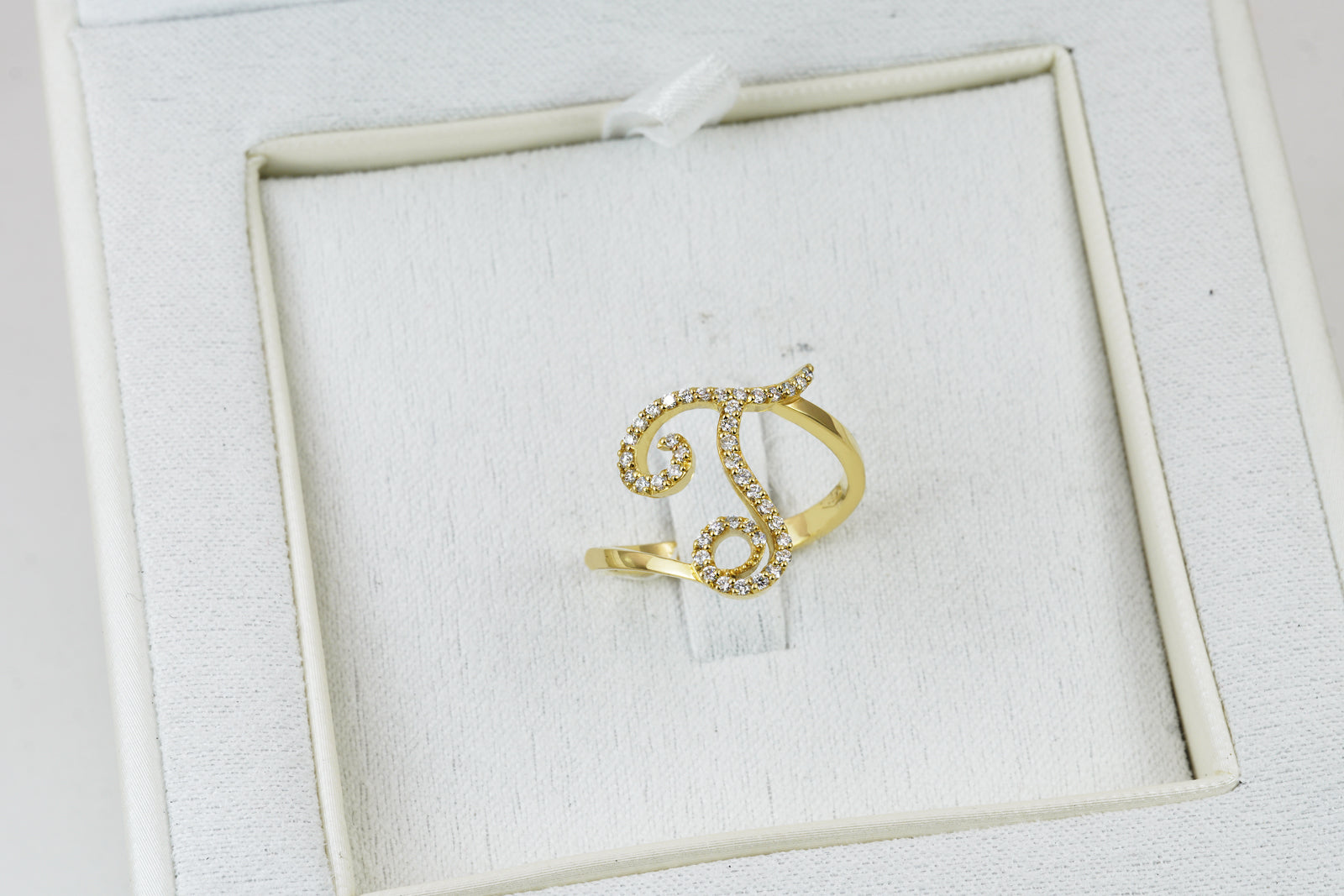 Anello ”INITIALIS" Lettera T Oro e Diamanti