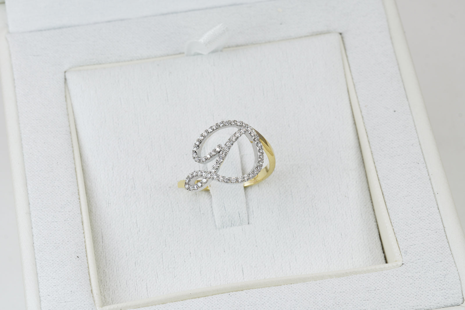 Anello ”INITIALIS" Lettera D Oro e Diamanti