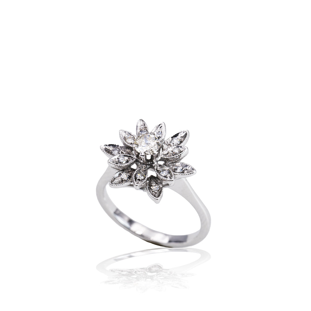 Anello in Oro 18K con Diamanti –  Intramontabile