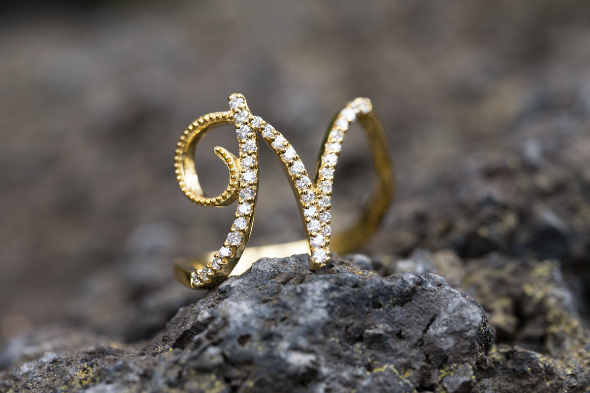 Anello ”INITIALIS" Lettera N Oro e Diamanti