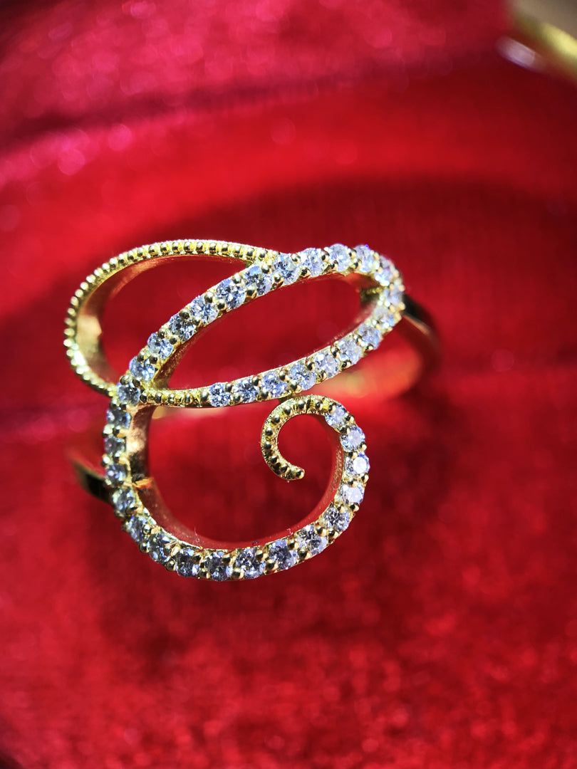 Anello ”INITIALIS" Lettera C Oro e Diamanti
