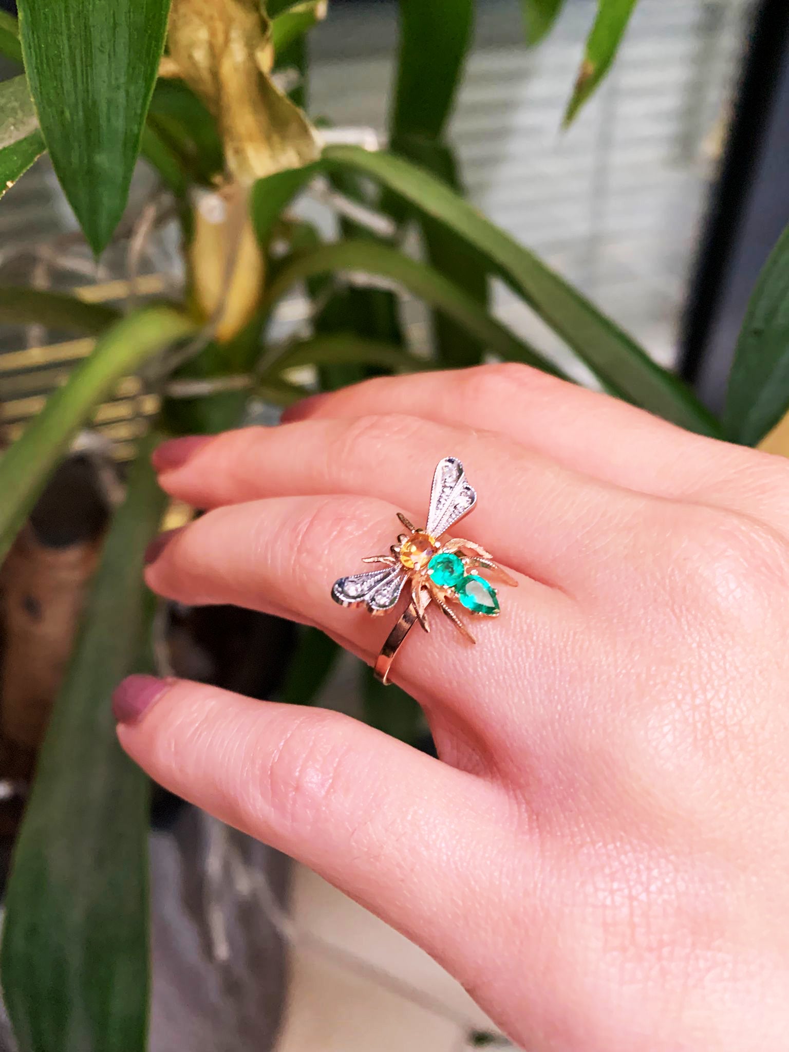 Anello Libellula in Oro Rosa 9K con Diamanti e Zaffiri Naturali e Smeraldi