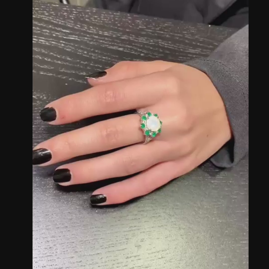 Anello in Oro Bianco 18K con Opale Naturale, Diamanti e Smeraldi