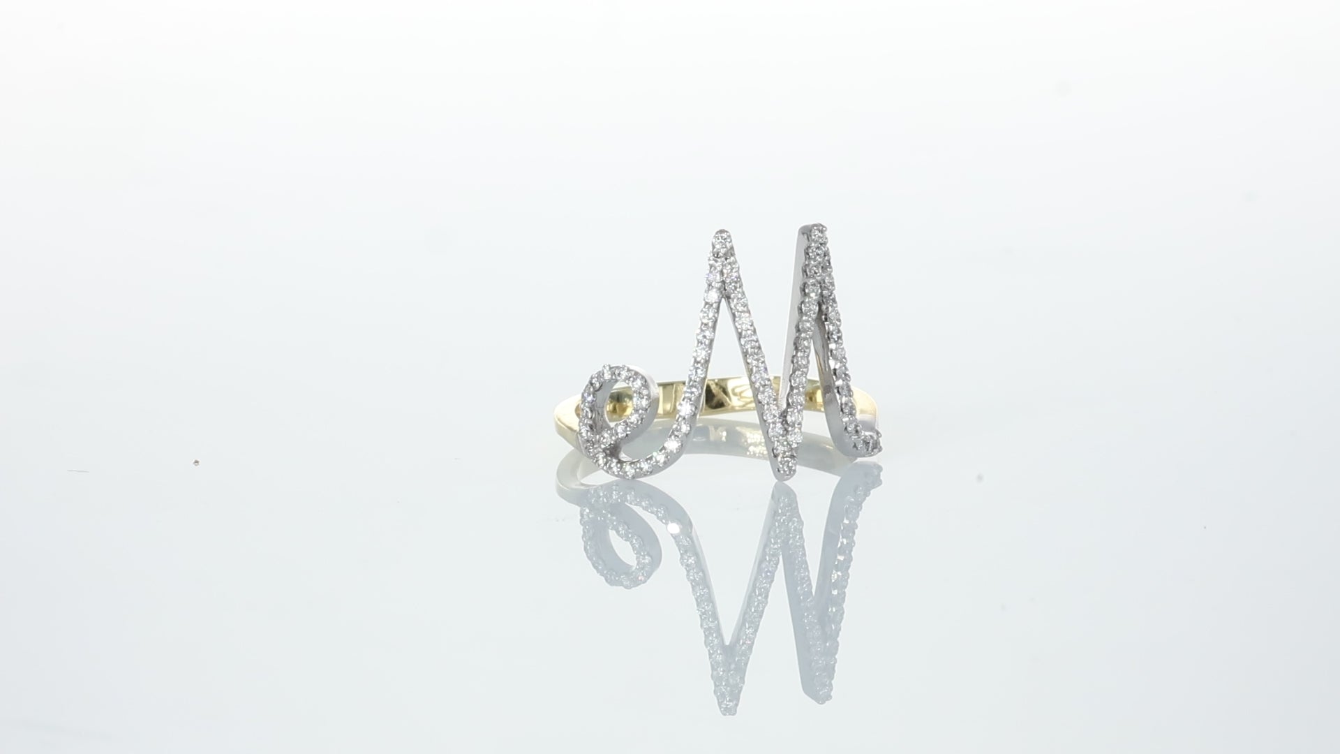 Anello ”INITIALIS" Lettera M Oro e Diamanti