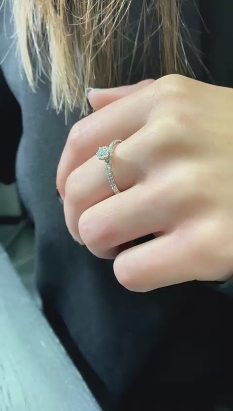 Anello Solitario in Oro Bianco 18K con Diamanti – Elegance